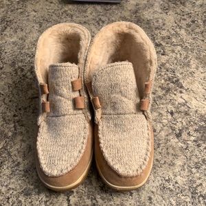 New! Minnetonka slippers, never worn